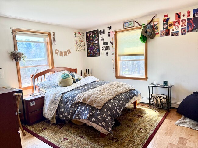 Building Photo - Meticulously Maintained 3BD/2.5BA Home in Quiet Westbrook Neighborhood!