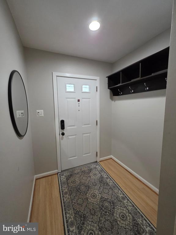 Building Photo - 8140 Drayton Ln