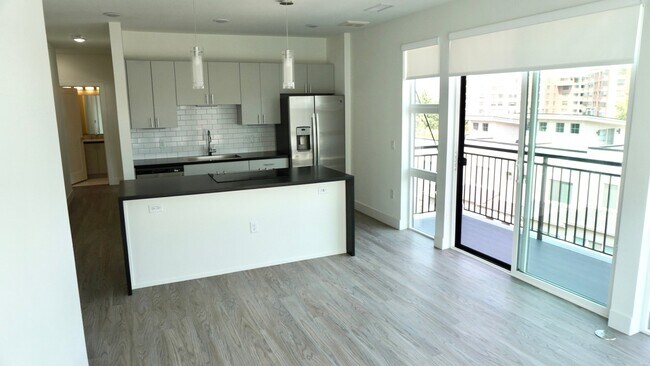 Building Photo - 3500 S Corona St
