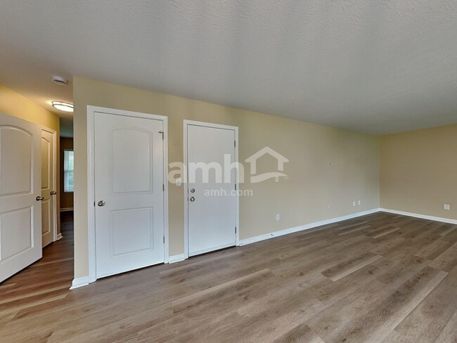 Building Photo - 9073 Bunker Hill Way