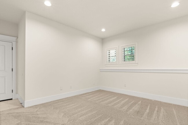 Building Photo - Must See! Luxury Townhome in West Sylvan Hills - Clubhouse/Pool/Garage!