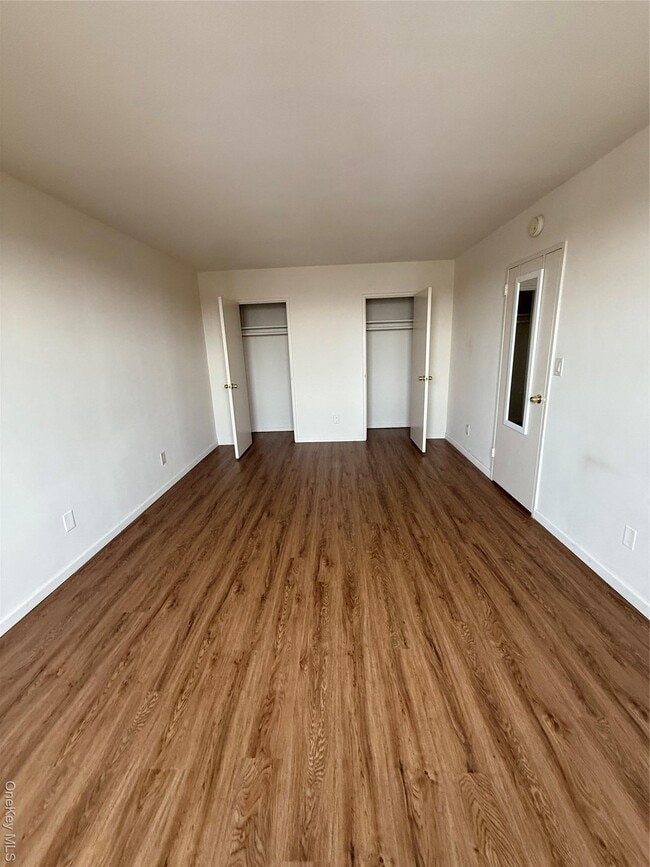 Building Photo - 190 1st St