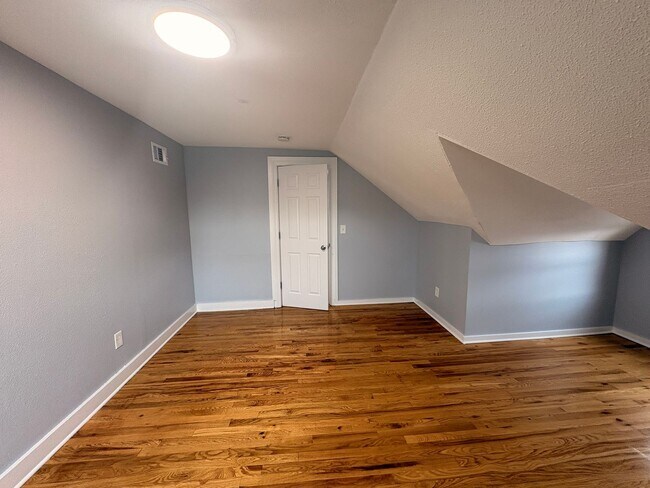 Building Photo - 347 Norwood Ave