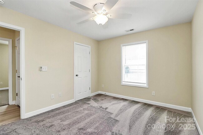 Building Photo - 7125 Weavers Run