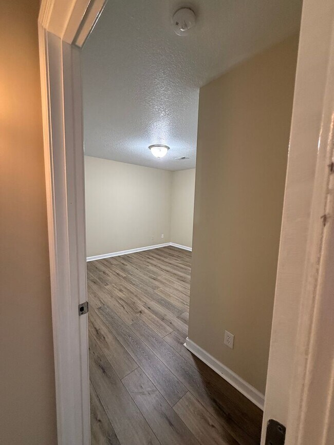 Building Photo - Great Home in Convenient Halls Location
