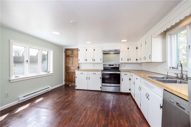 Building Photo - 1253 Fairport Rd