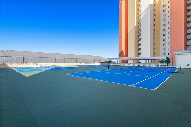 Building Photo - 2650 Lake Shore Dr