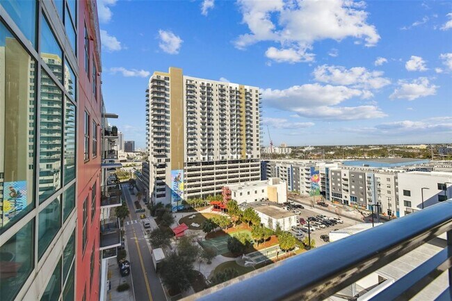 Building Photo - 1208 E Kennedy Blvd