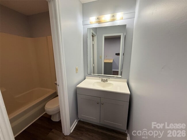 Building Photo - 435 3rd Ave Dr SE