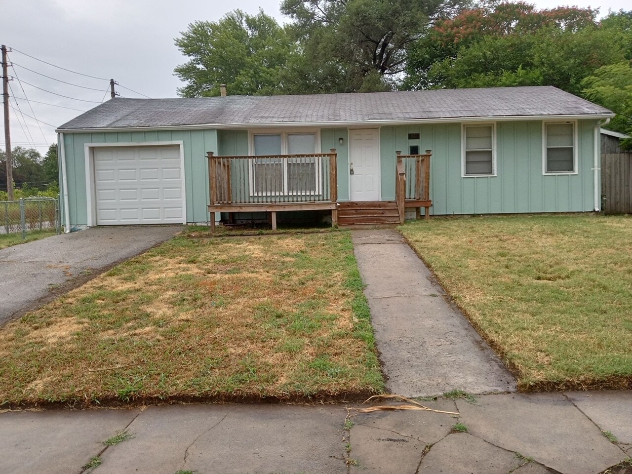 Building Photo - 822 S Woodland Ave
