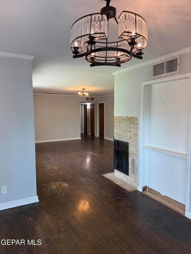 Building Photo - 258 Riverside Dr