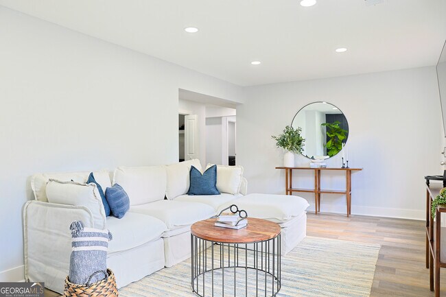 Building Photo - 2184 Skye Isles Pass SE