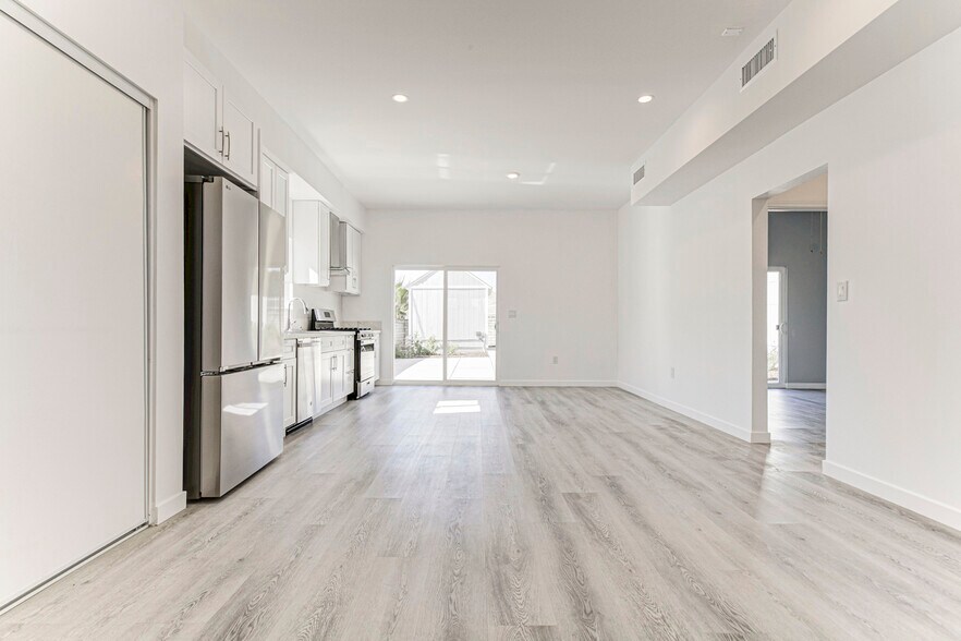 Building Photo - 10499 Yolanda Ave