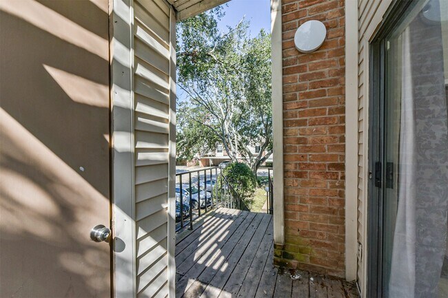 Building Photo - 10122 Waterstone Dr