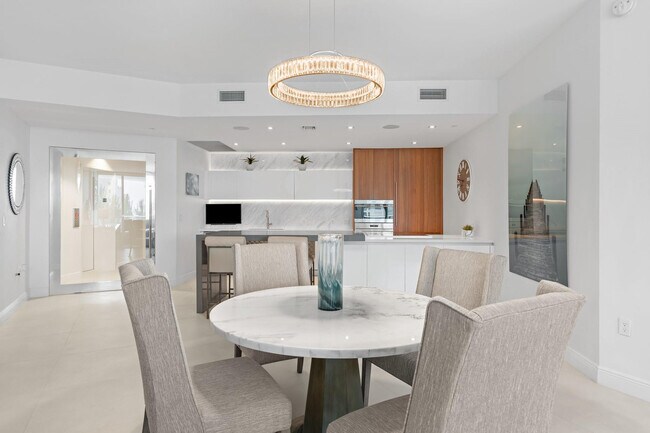 Building Photo - 701 S Fort Lauderdale Beach Blvd