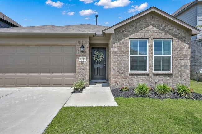 Building Photo - 2233 Forest Chestnut Dr