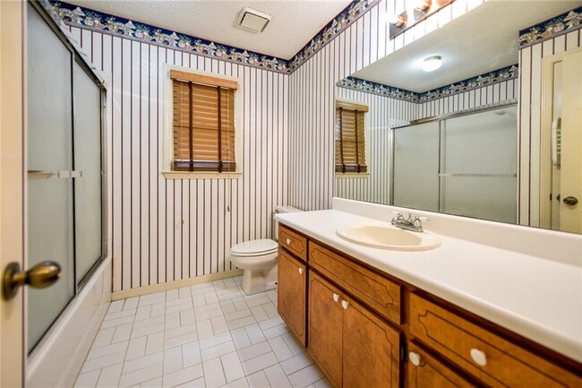 Building Photo - 1812 Lake Lucerne Dr SW