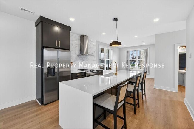 Building Photo - 2109 23rd Ave N