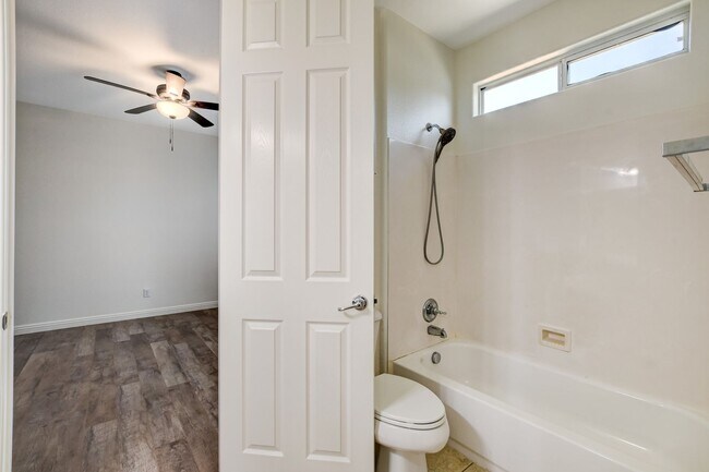 Building Photo - Single Family Home on 20k SQFT Lot in Gated Community