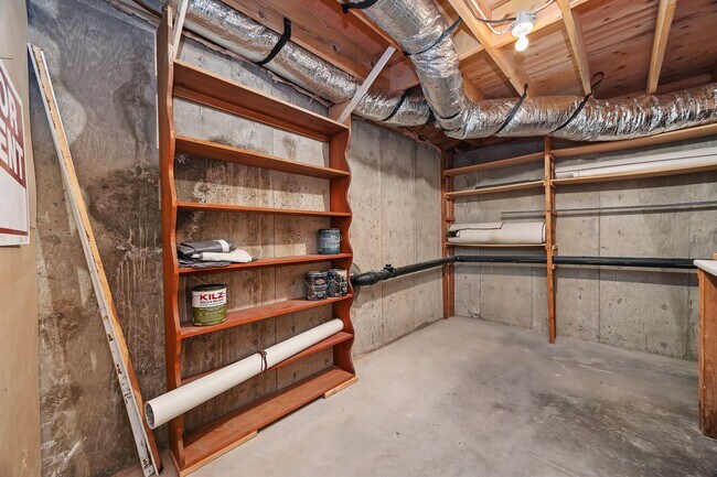 Building Photo - 3 bed, 2 bath