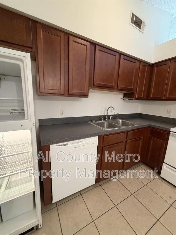 Building Photo - 2539 Ridgewood Ave
