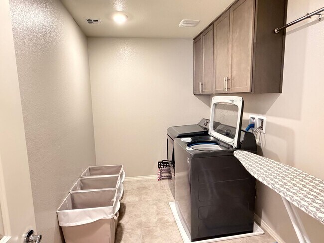 Building Photo - 4066 Porticella Ave