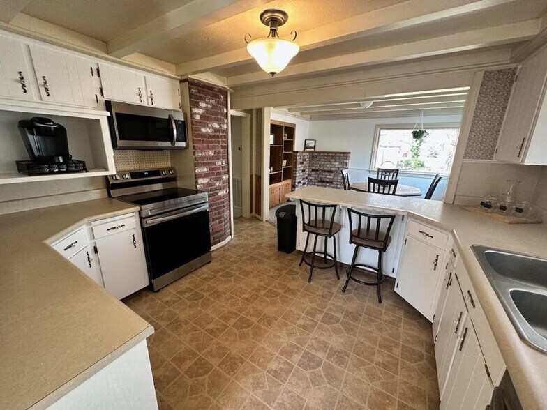 Building Photo - 1428 Crown Ave