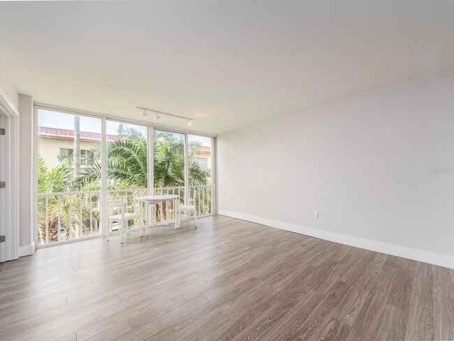 Building Photo - 121 Island Way