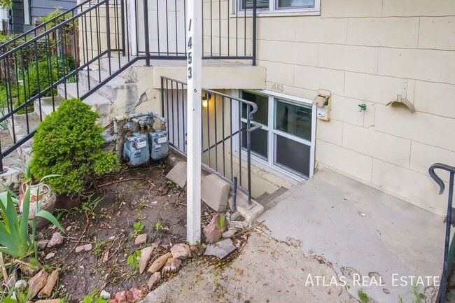 Building Photo - 1459 Roberta St