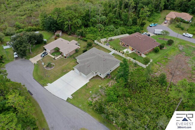 Building Photo - 16 Squanto Pl