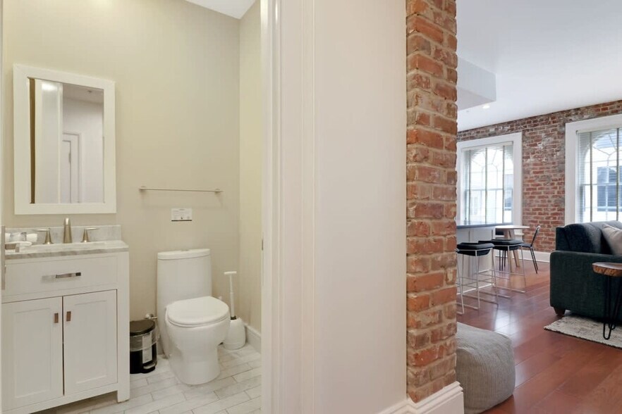 Building Photo - 822 Perdido St