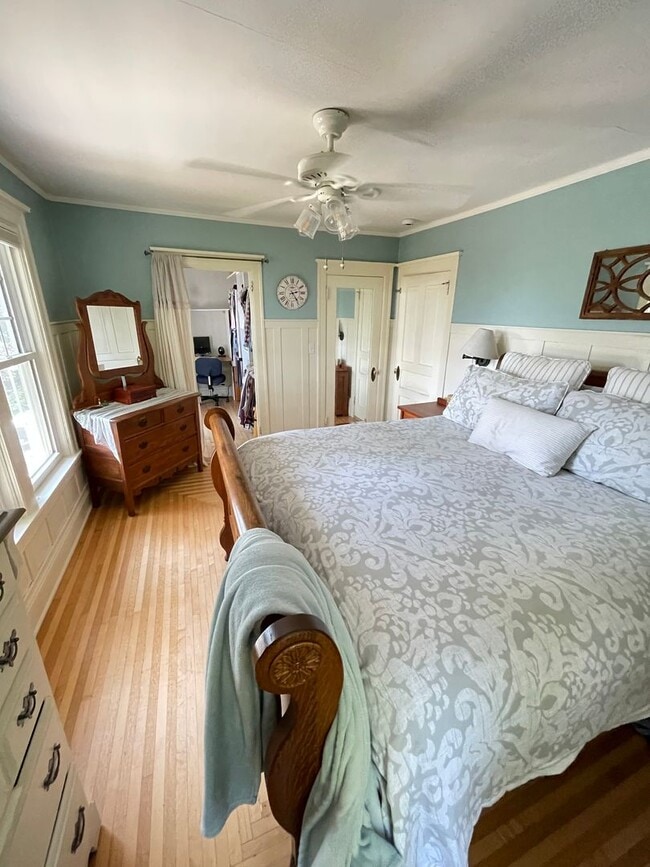 Building Photo - AVAILABLE AUGUST 1ST - Beautiful Single Fa...