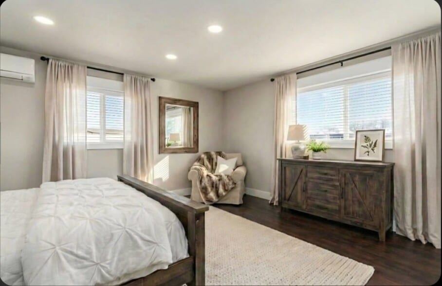 Building Photo - 604 W Crest Dr