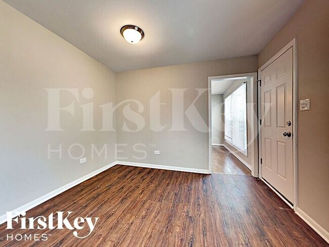 Building Photo - 16322 Kenwood Ave