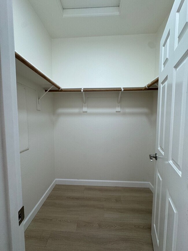 Building Photo - Located in a great neighborhood, Spacious 3-bedroom, 2-bath home with 2-car garage