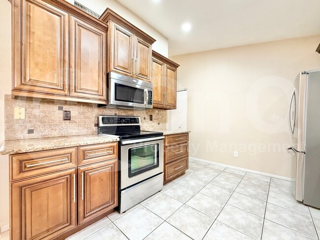 Building Photo - 1150 W Lark Dr