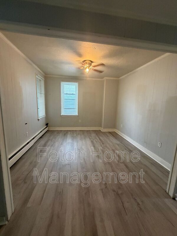 Building Photo - 1027 E Market St