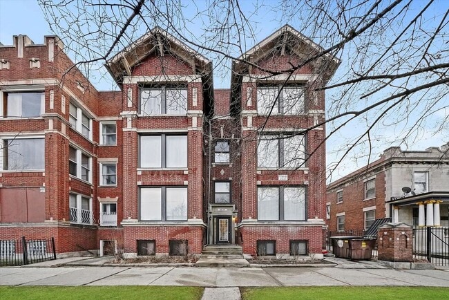 Primary Photo - 6039 S Michigan Ave