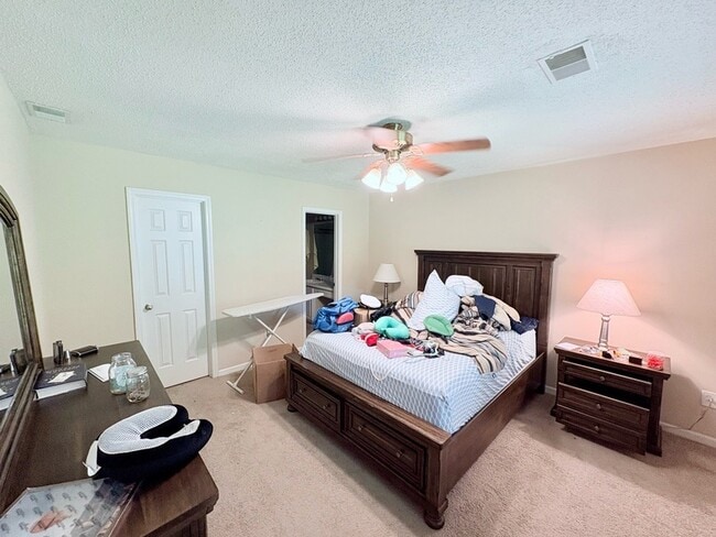 Building Photo - 504 Kingsman Ln