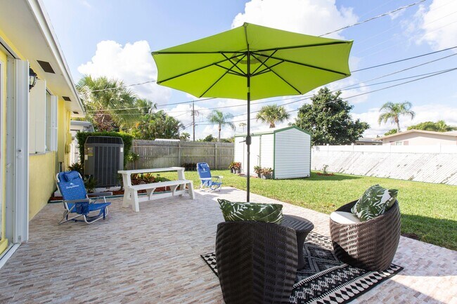 Building Photo - 343 Balsam St