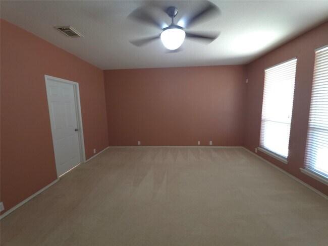 Building Photo - 3027 Providence Oak St