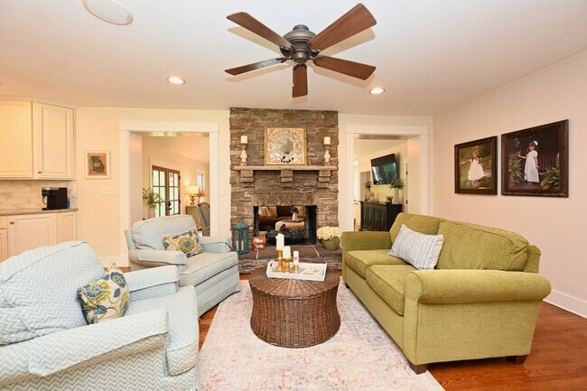 Building Photo - **RARE BRENTWOOD FIND, A MASTERCLASS IN ELEGANT SOUTHERN DESIGN**