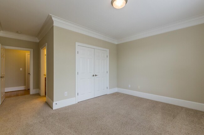 Building Photo - 821 Waterford Lake Dr