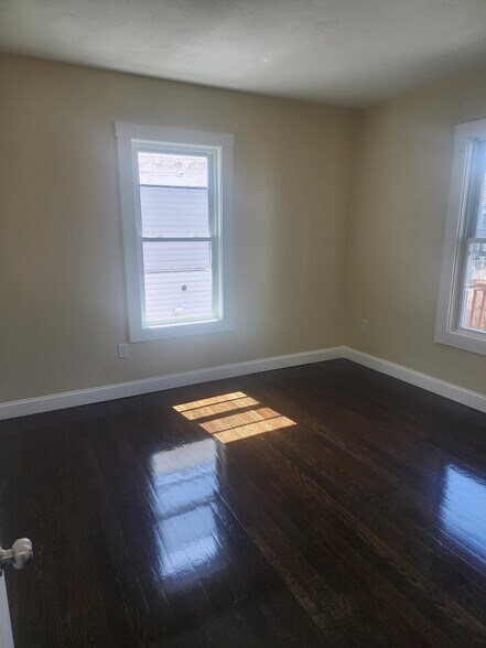 Building Photo - 609 Morton St
