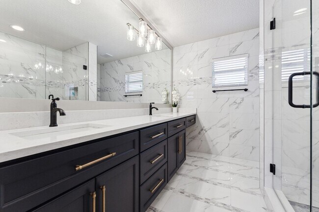 Building Photo - 522 Lucky Ln