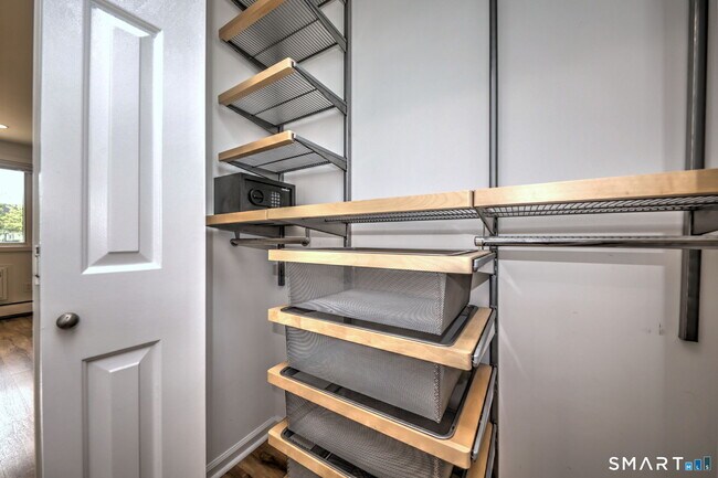 Building Photo - 105 Harbor Dr