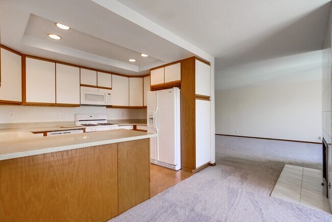 Building Photo - Prime Carlsbad Location - Available July 2025