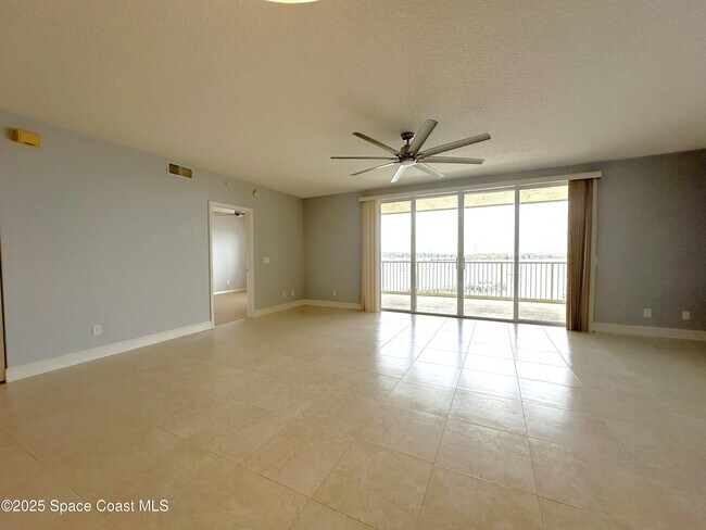 Building Photo - 102 Riverside Dr