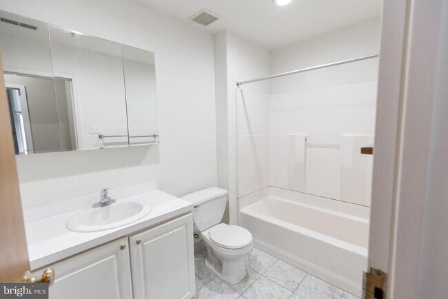 Building Photo - 1600 Walnut St