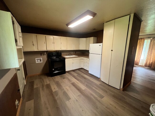 Building Photo - 1937 Edgewood St